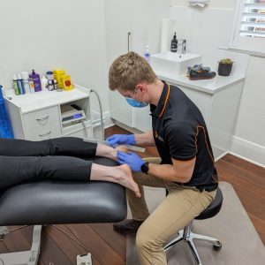 Adelaide Podiatrist, Will Duncan, using a biomechanical assessment to assist with leg pain diagnosis